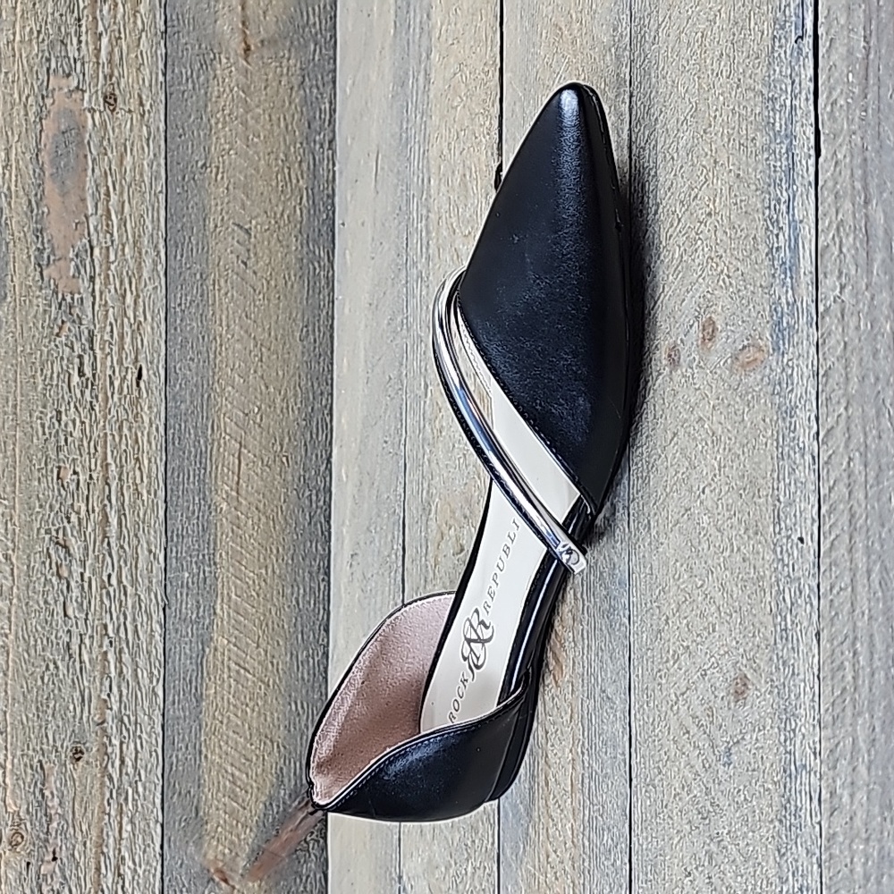 Rock and Republic Women's Black Flats Slip Ons  Silver Accent